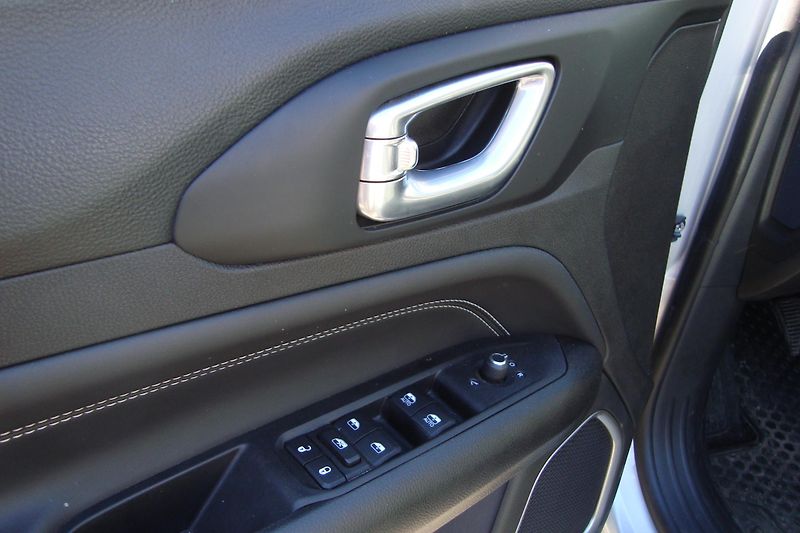 Jeep Compass (2022) 1.3 Night Eagle,ČR,1.Majitel - fotka 28 z 75