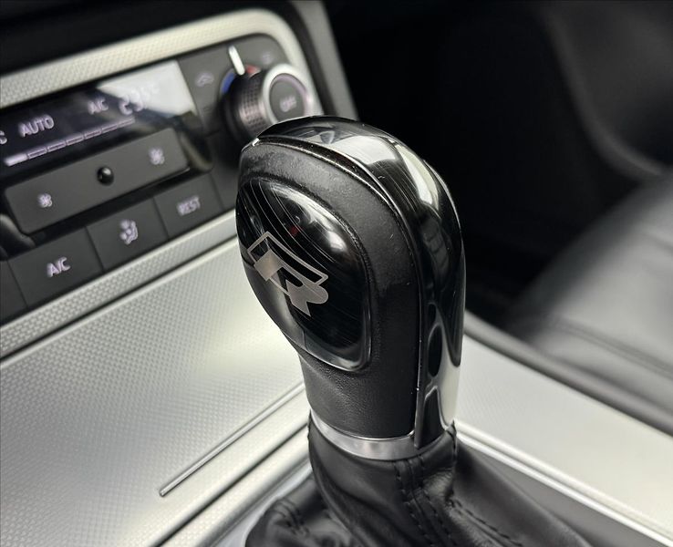 Volkswagen Touareg 3,0 ACC 360° TZ PEČLIVÝ SERVIS - fotka 28 z 49