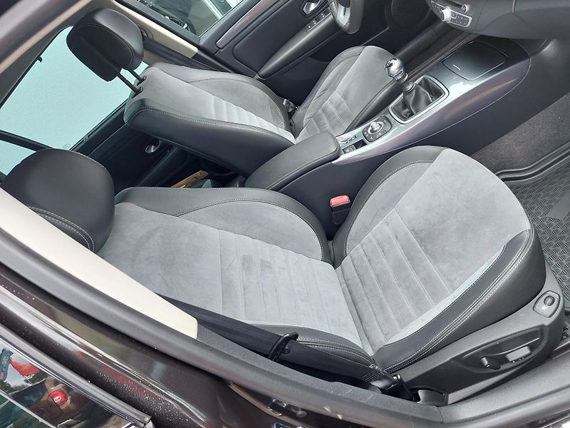 Renault Laguna (2011) III. Grandtour GT dCi 180 - fotka 24 z 39