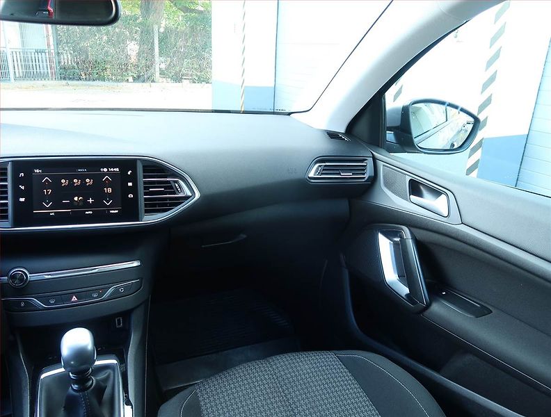 Peugeot 308 (2018) 1.2 PureTech, Tempomat - fotka 8 z 20