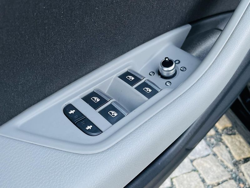 Audi A5 2.0i 140KW AUT KAMERY SERVISKA - fotka 35 z 56