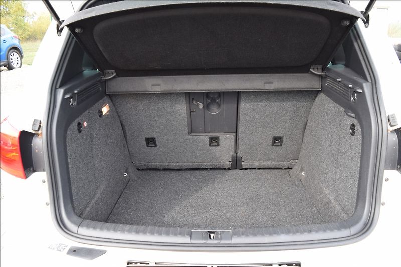 Volkswagen Tiguan 2,0 TDi 81KW R-LINE - fotka 14 z 51