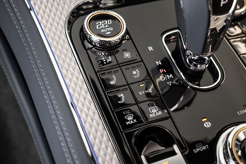 Bentley Continental GTC V8 Mulliner - fotka 14 z 24