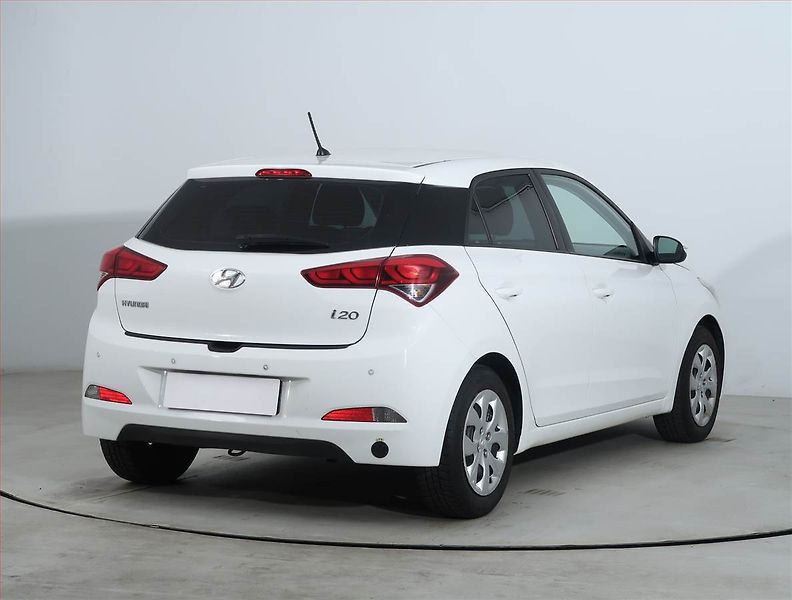 Hyundai i20 (2016) 1.2, LPG, Park. senzory - fotka 5 z 15