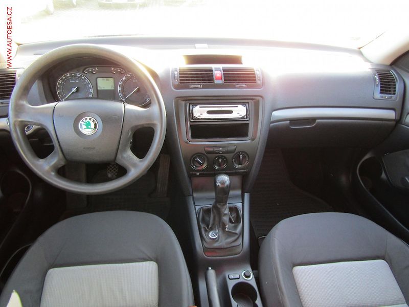 Škoda Octavia (2006) 1.6MPi, ČR - fotka 8 z 15