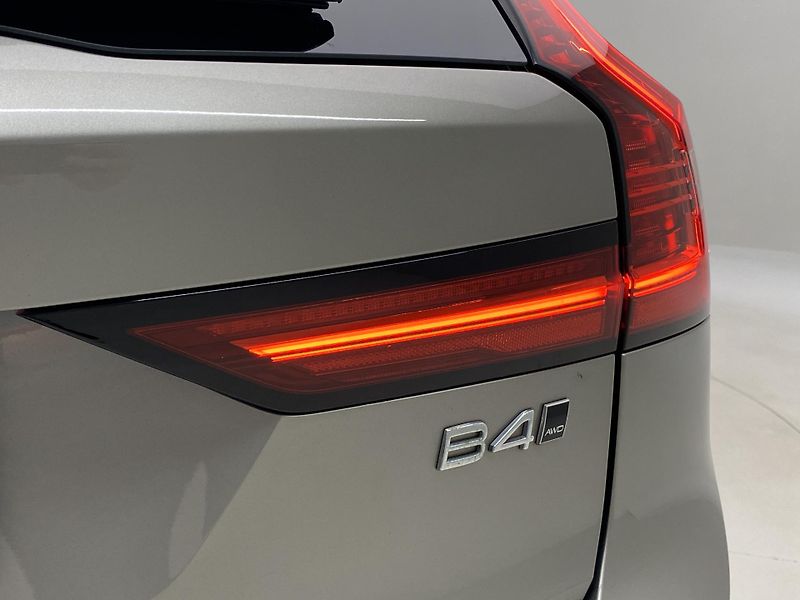 Volvo V90 CC B4 AWD MOMENTUM REZERVACE - fotka 37 z 53