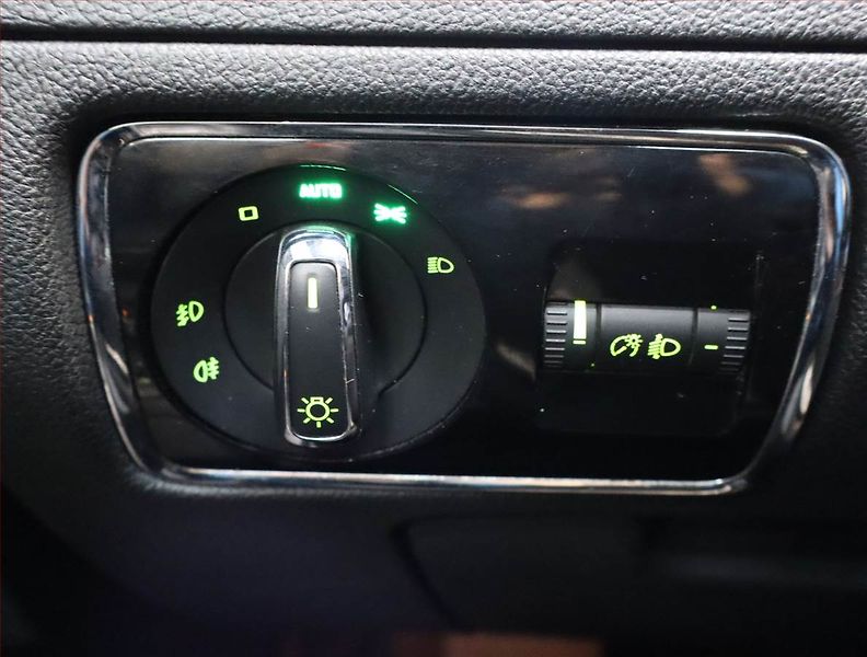 Škoda Superb (2013) 2.0 TDI, Tempomat - fotka 15 z 17