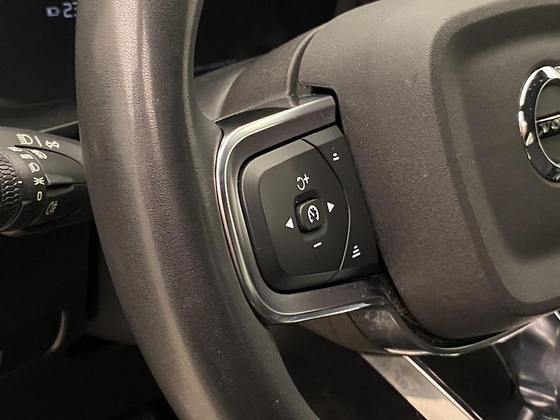 Volvo XC40 PURE ELECTRIC RECHARGE PLUS - fotka 20 z 50