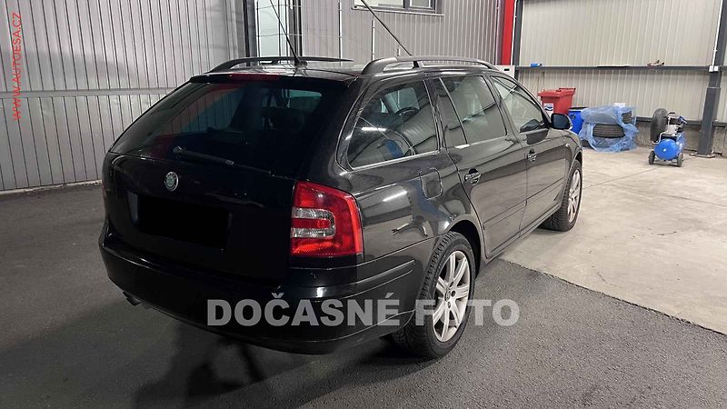 Škoda Octavia (2007) 2.0FSI, xenon, kůže - fotka 2 z 3