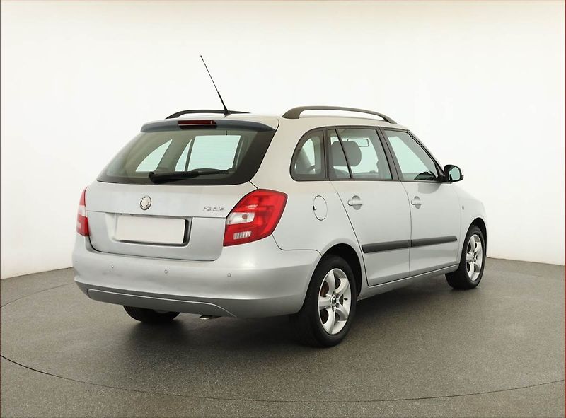 Škoda Fabia (2010) Style 1.6 TDI, Serv.kniha - fotka 5 z 13