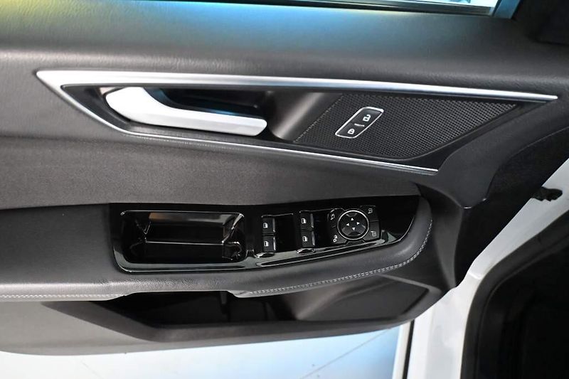 Ford S-MAX (2022) 2.0 7 Míst 140 KW LED SONY ACC - fotka 16 z 41
