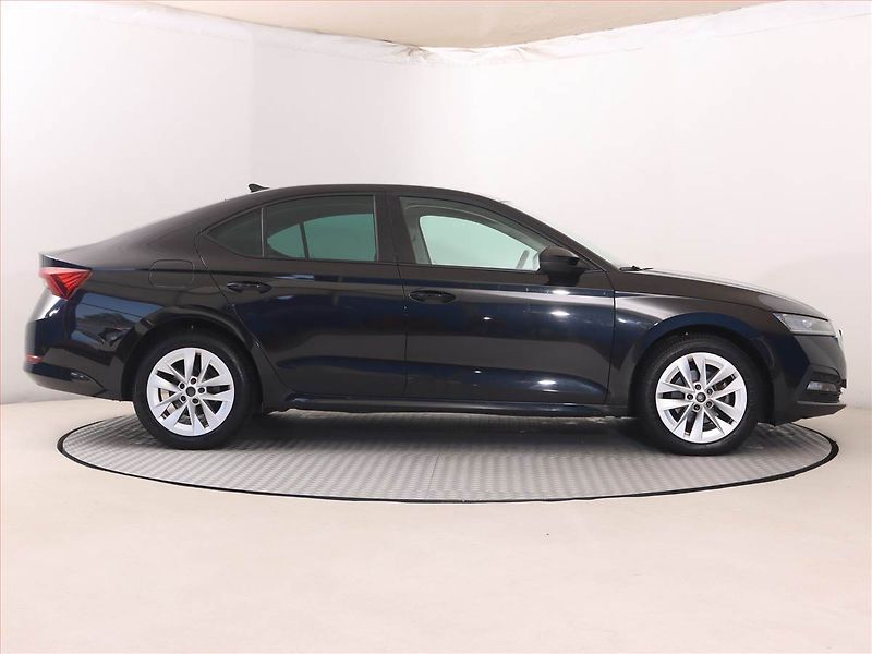 Škoda Octavia (2022) Ambition Plus 1.0 TSI e-tec - fotka 6 z 24