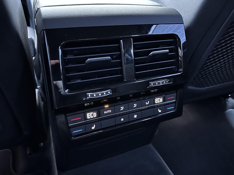 Volkswagen Touareg 3.0TDI R-LINE 4M, TAŽNÉ, VZDUC - fotka 27 z 31