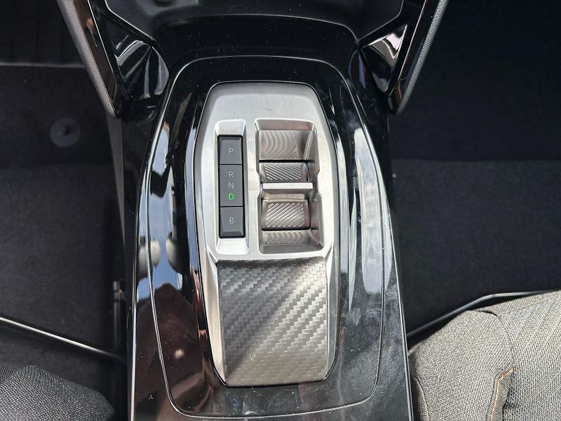 Peugeot 2008 (2026) BUSINESS Elektromotor 115 kW  - fotka 17 z 22