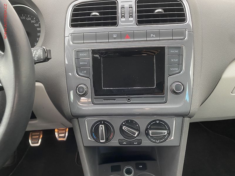 Volkswagen Polo (2014) 1.0 MPi, Fresh, +ALU - fotka 12 z 17