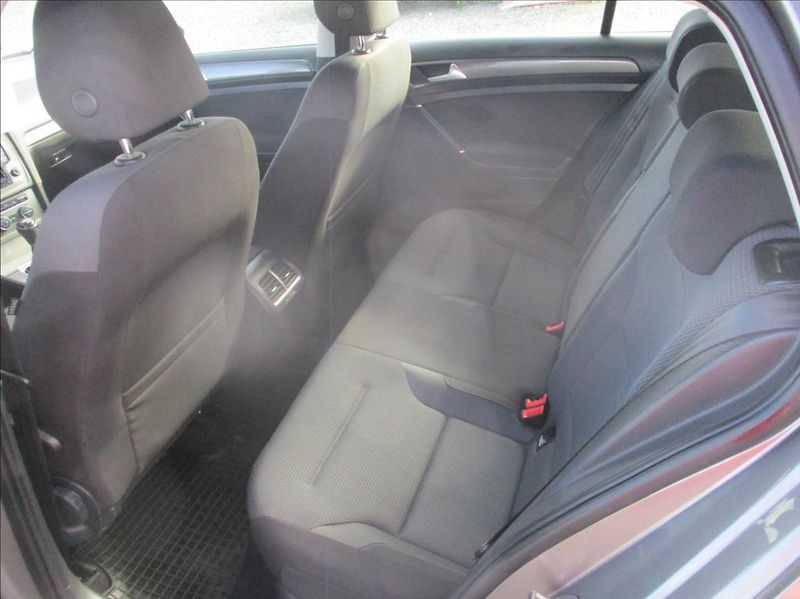 Volkswagen Golf 1,2 TSi,aut.klima.serv.kn. - fotka 11 z 39