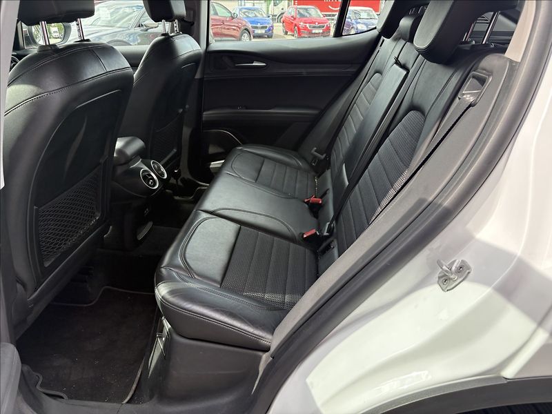 Alfa Romeo Stelvio 2,2 jtd 154 KW 4x4 - fotka 14 z 20