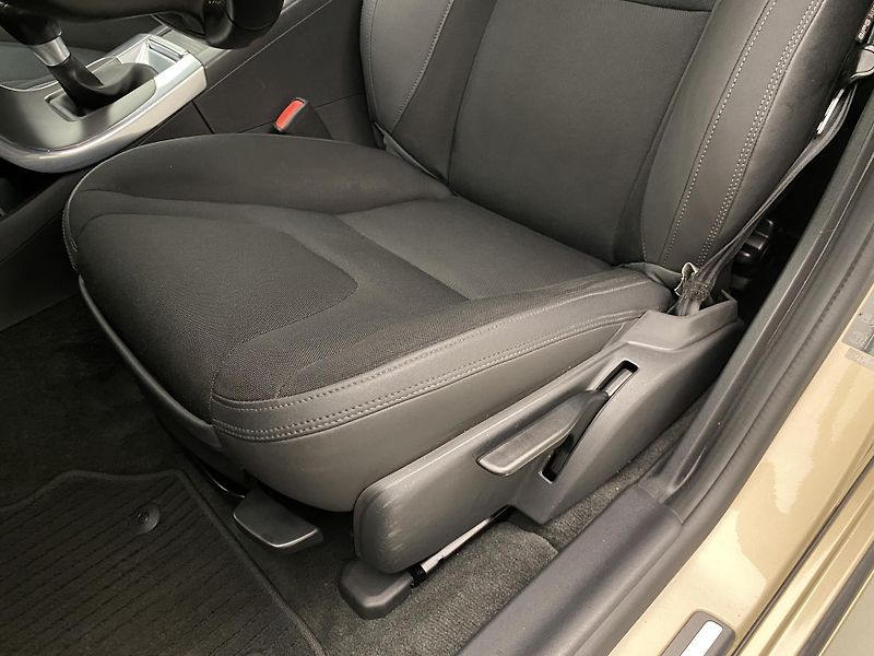 Volvo V60 D5 MOMENTUM REZERVACE - fotka 24 z 43