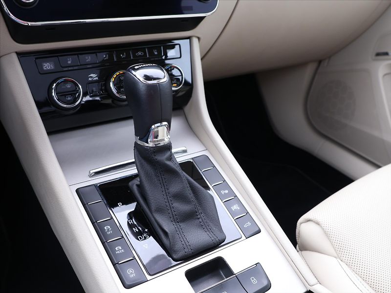 Škoda Superb 2.0 TDI 147kW DSG L&K DPH CZ - fotka 24 z 34