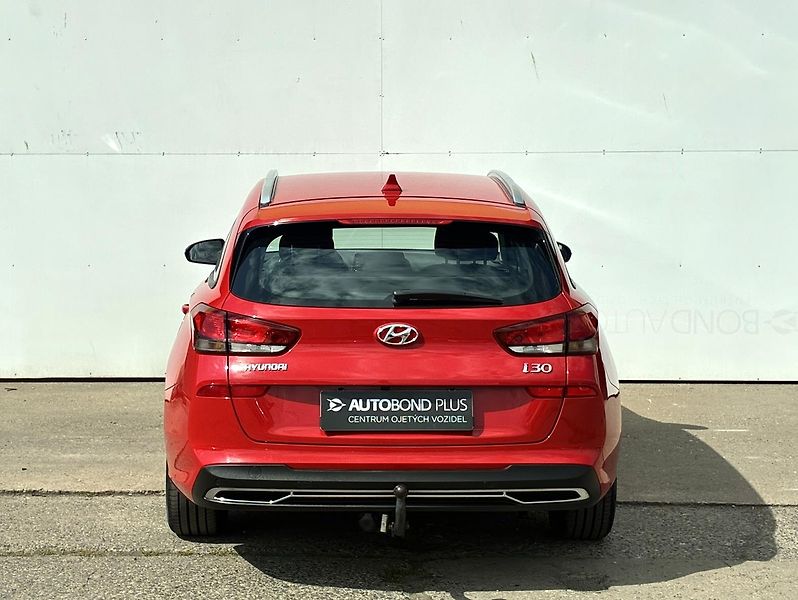 Hyundai i30 1.5 DPi 81kW FAMILY Comfort - fotka 9 z 21