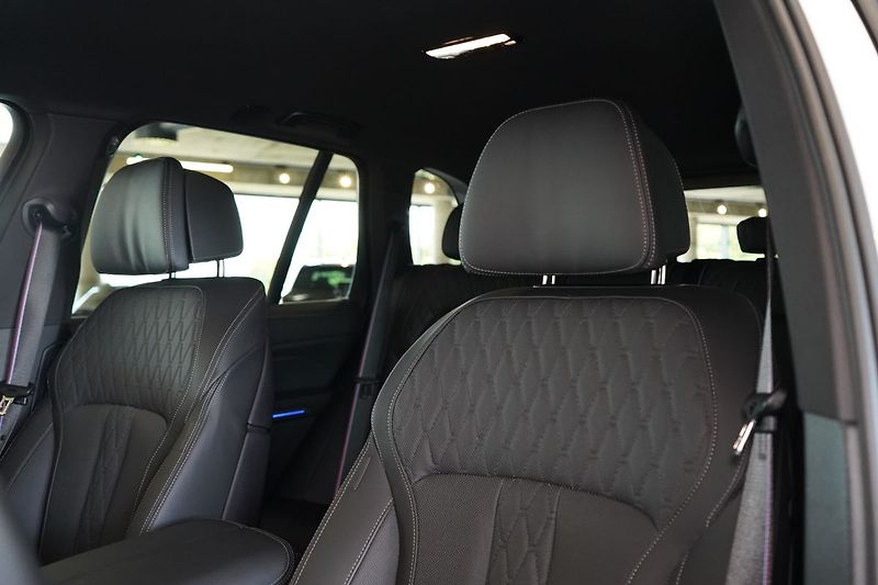 BMW X5 40d xDrive, Vzduch, Tažné, HUD - fotka 21 z 47