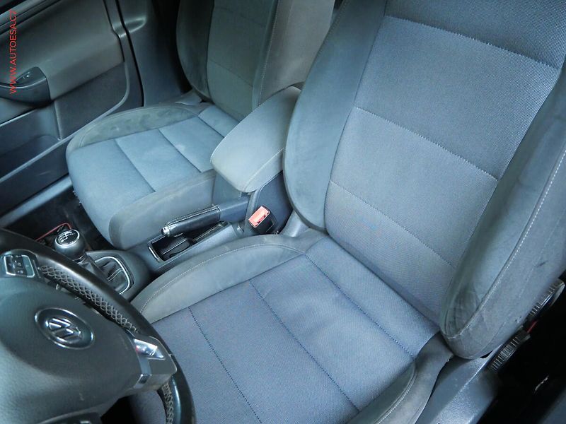 Volkswagen Golf (2011) 2.0TDi, AC, park.čidla - fotka 9 z 19