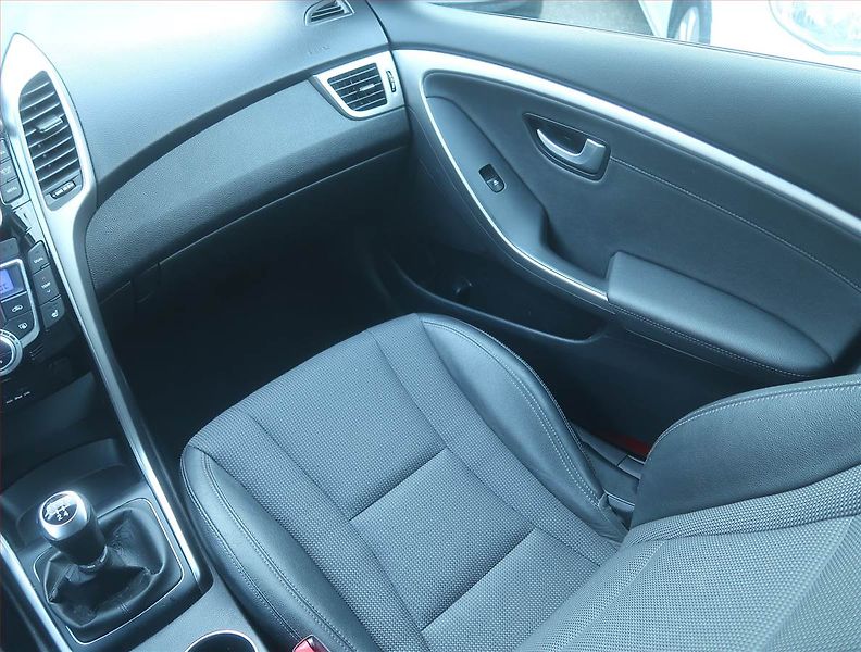 Hyundai i30 (2013) 1.6 CRDi, Serv.kniha, Tempomat - fotka 8 z 15