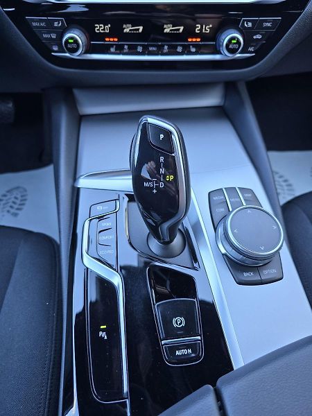 BMW Řada 5 210kW XDRIVE HEADup - DPH - fotka 13 z 53