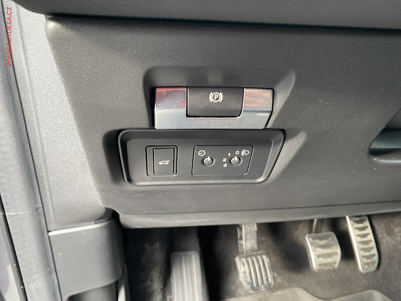 Land Rover Discovery Sport (2020) 2.0D, Sport, LED, navi, panor - fotka 15 z 17