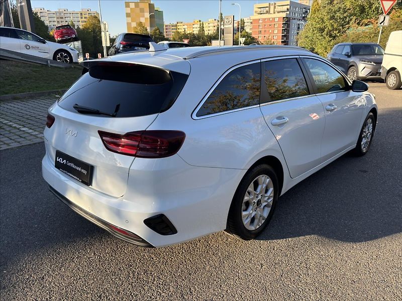 Kia Ceed 1,5 TGDi TOP ZÁRUKA NAVI KAMER - fotka 5 z 41