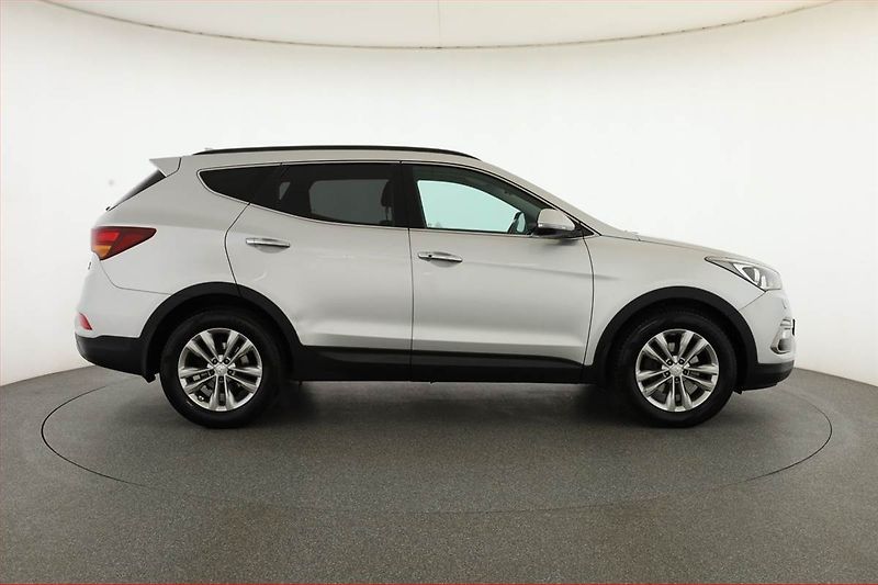 Hyundai Santa Fe (2017) 2.2 CRDi Blue, 4X4, Automat - fotka 6 z 16