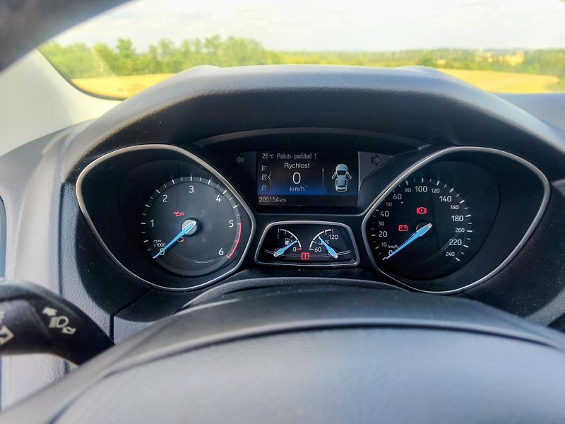 Ford Focus (2018) Ford Focus Kombi 1.5 TDCi 88kw - fotka 8 z 11