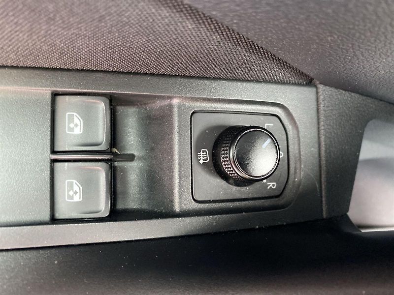 Škoda Kamiq (2022) 1.0 TSI Ambition - fotka 15 z 32