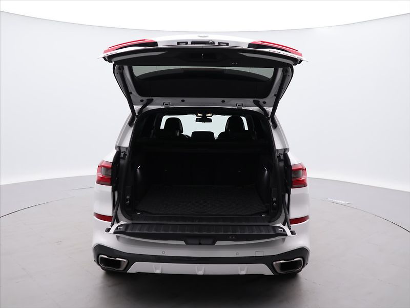 BMW X5 3,0 M50d 294kW CZ DPH FULL SER - fotka 8 z 38