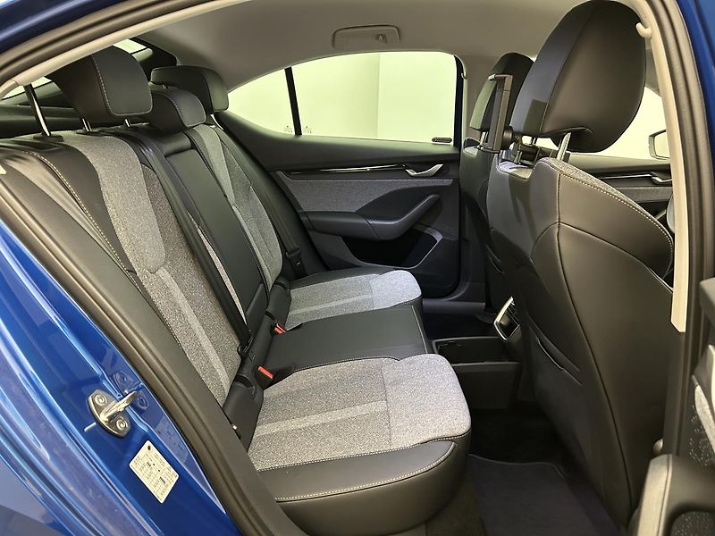 Škoda Octavia 1.5 TSI Top selection - fotka 18 z 24