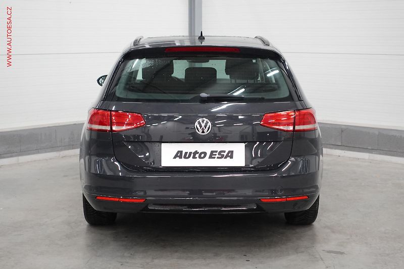 Volkswagen Passat (2015) 2.0 TDi, Comfortline, panor - fotka 5 z 21