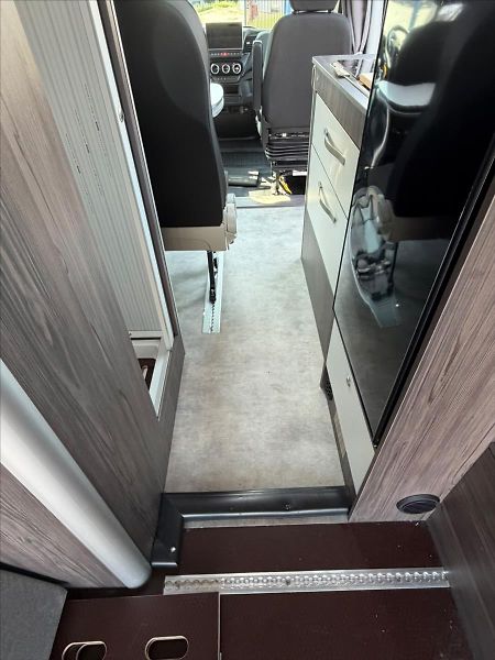 Iveco Daily 3,0 35C21HA8V 16m3 - fotka 14 z 46