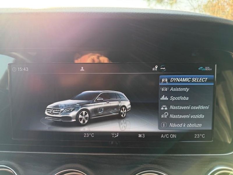 Mercedes-Benz Třídy E E 220D 4MATIC, AMG PAKET - fotka 31 z 35