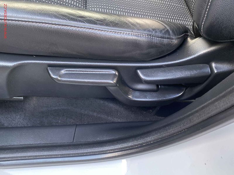 Honda HR-V (2018) 1.5i-VTEC, ČR, AT, LED, navi - fotka 14 z 19