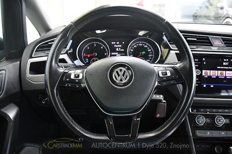 Volkswagen Touran 2.0TDi DSG TAŽNÉ 2xKOLA  - fotka 29 z 52