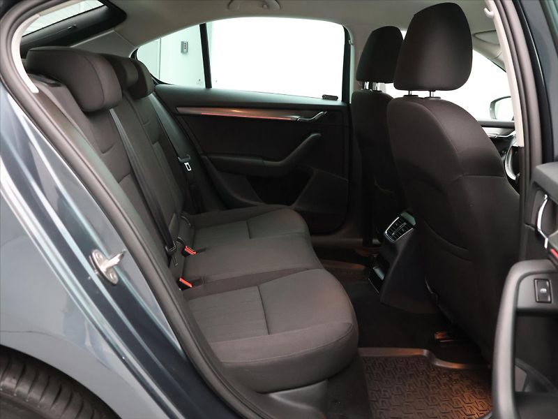 Škoda Octavia 1,8 TSI 132kW Style CZ - fotka 12 z 27