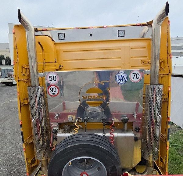 Volvo FH (2009) 16.660 hydr. 120t tahač 6x4  - fotka 3 z 18
