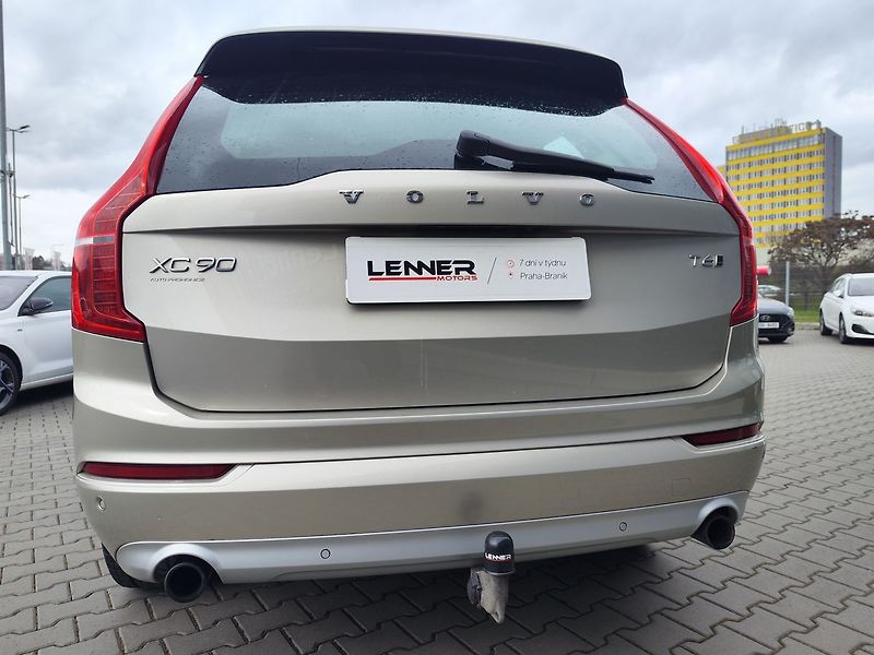 Volvo XC90 2.0 T6/235kW Momentum AWD ČR - fotka 12 z 35