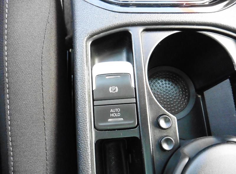 Volkswagen Touran 2.0 TDi Highline Navi Webasto - fotka 15 z 19