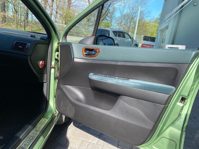 Peugeot 307 (2001) 2.0HDi Koupeno CZ - fotka 14 z 34