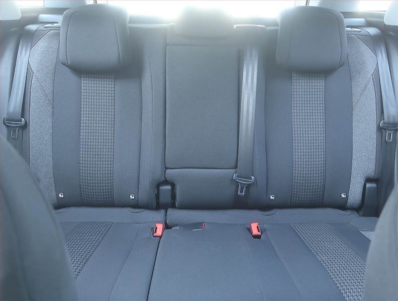 Peugeot 3008 (2018) 1.6 BlueHDi, Automat - fotka 10 z 17
