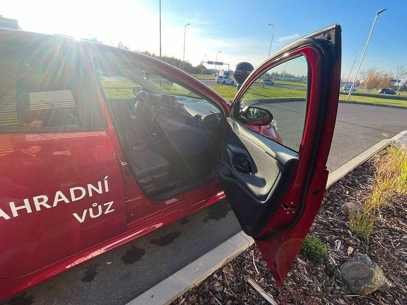 Toyota Yaris 1.5 Hybrid 116k automat Style - fotka 25 z 28