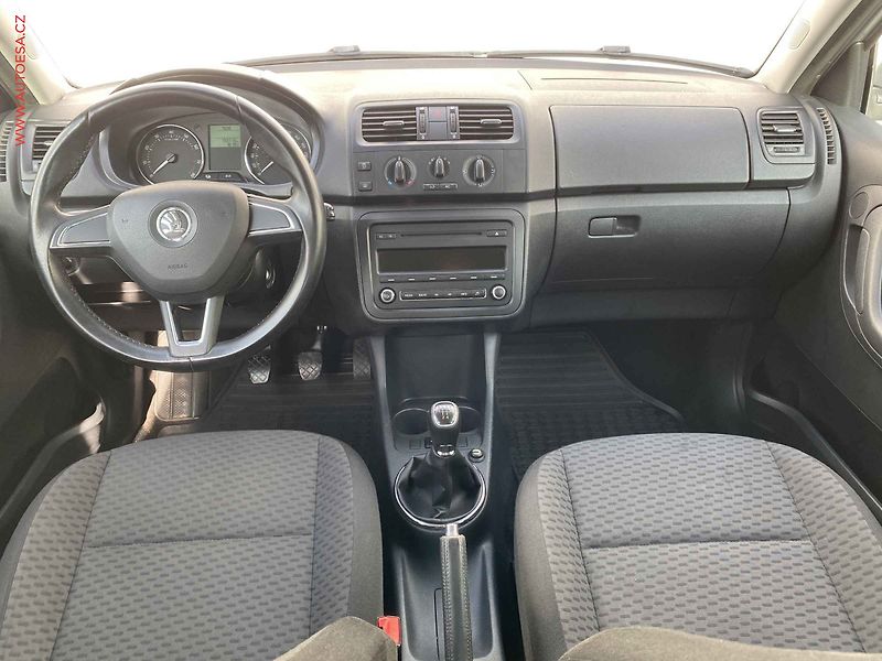Škoda Fabia (2014) 1.2 TSi, ČR, Ambition, zámek - fotka 8 z 16