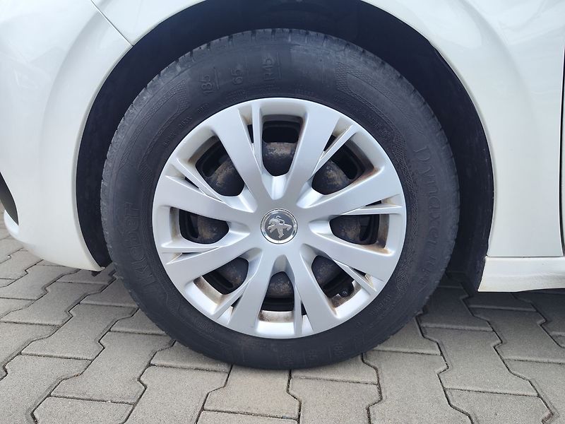 Peugeot 208 1.2 PureTech/Active ČR 1.Majit - fotka 27 z 27