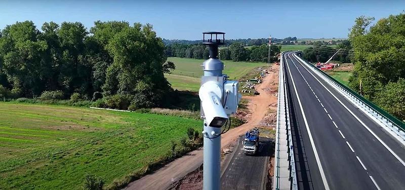 Obchvat Jaroměře z ptačí perspektivy. Průlet nad stavbou před dokončením.